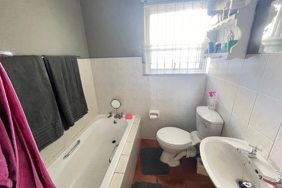 To Let 3 Bedroom Property for Rent in Kaapsig Western Cape